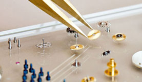 武汉积家指定维修门店打开表壳